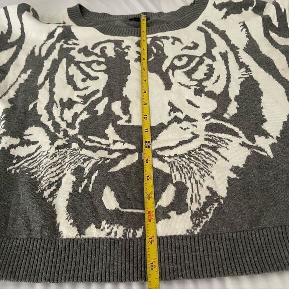 Express tiger grey sweater size Small🐯 - Picture 7 of 10